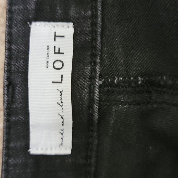 Loft | Curvy Skinny Jeans in Faded Washed Black - Picture 4 of 5